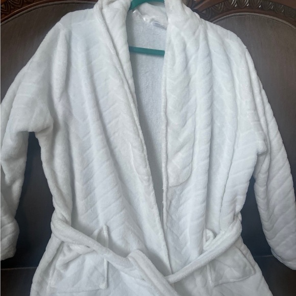 Ulta Beauty Plush White Robe - Picture 2 of 5
